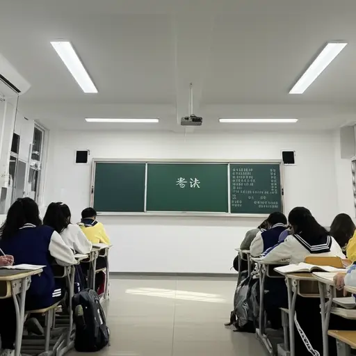 考试中，学生必须准备一篇关于他们最喜欢的书的短文。