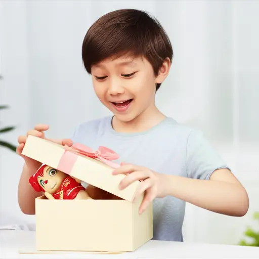 我生日时收到了一个新玩具。