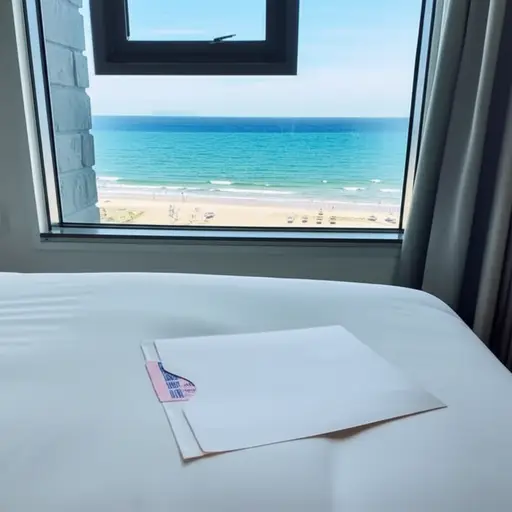 我们支付了一小笔费用，以获得带海景房间的额外享受。