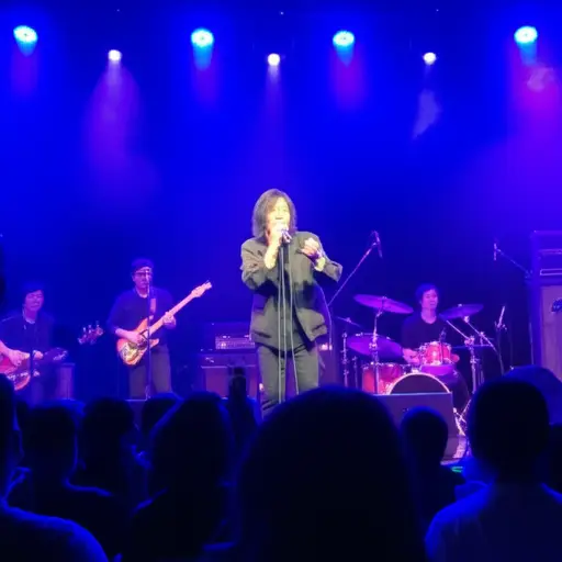 那是Dave Grohl，Foo Fighters乐队的主唱！