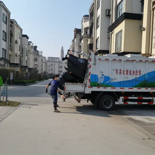 我们每周四收垃圾。