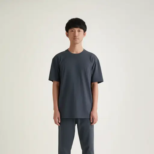 他的举止非常冷静。