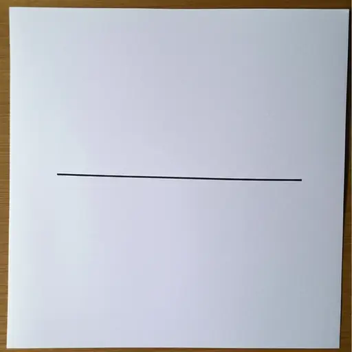 在纸上画一条直线。