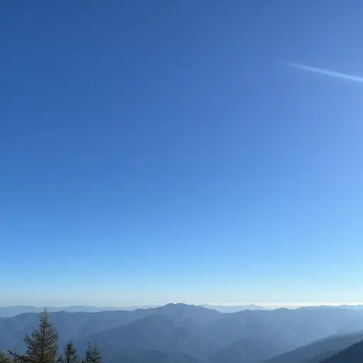 山上的天空总是很晴朗。