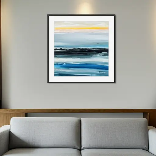 这幅画挂在沙发上方。