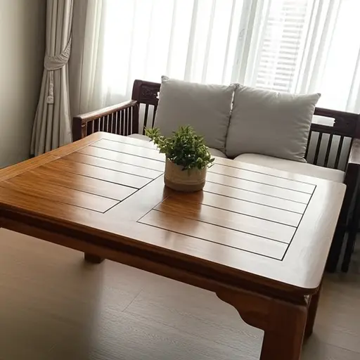 这张桌子应该放在客厅里。