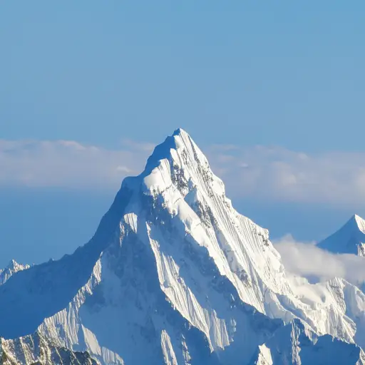 这座山位于海拔5600米的高度。