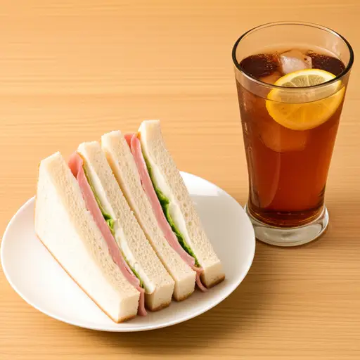 我做了个火腿三明治当午餐。