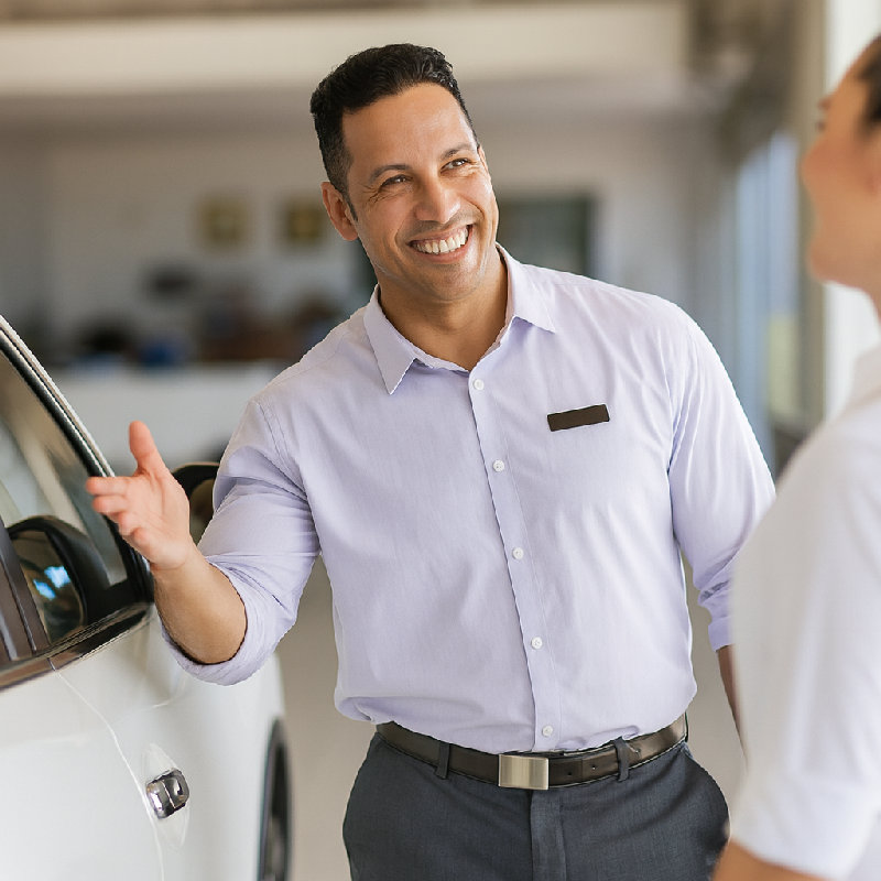 当谈到销售产品时，他非常能言善道。