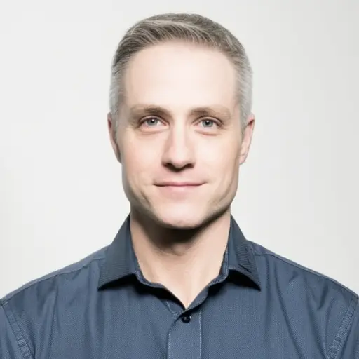 他被描述为一名三十出头的白人男子。