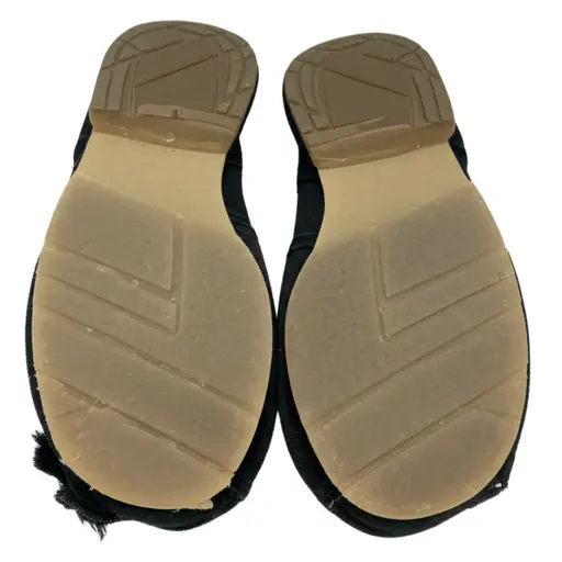 我的鞋子穿坏了，需要更换。