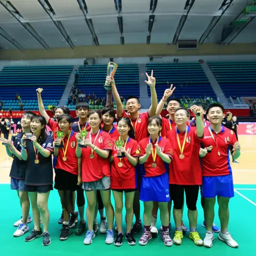 好消息！我们团队赢得了比赛。