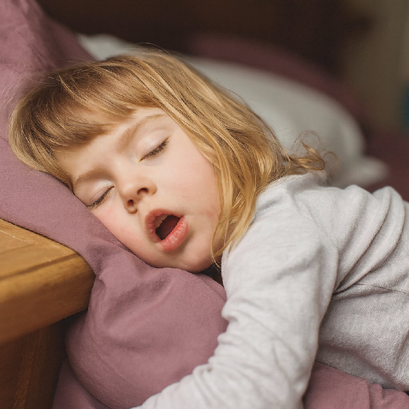 夜间张口呼吸可能导致睡眠中断。