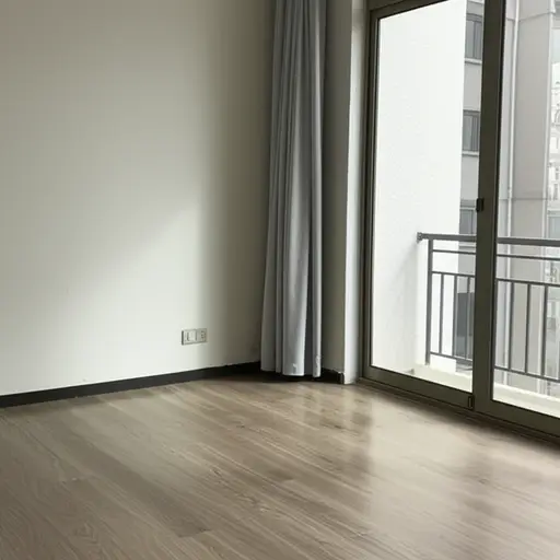 恐怕她现在不在这里。