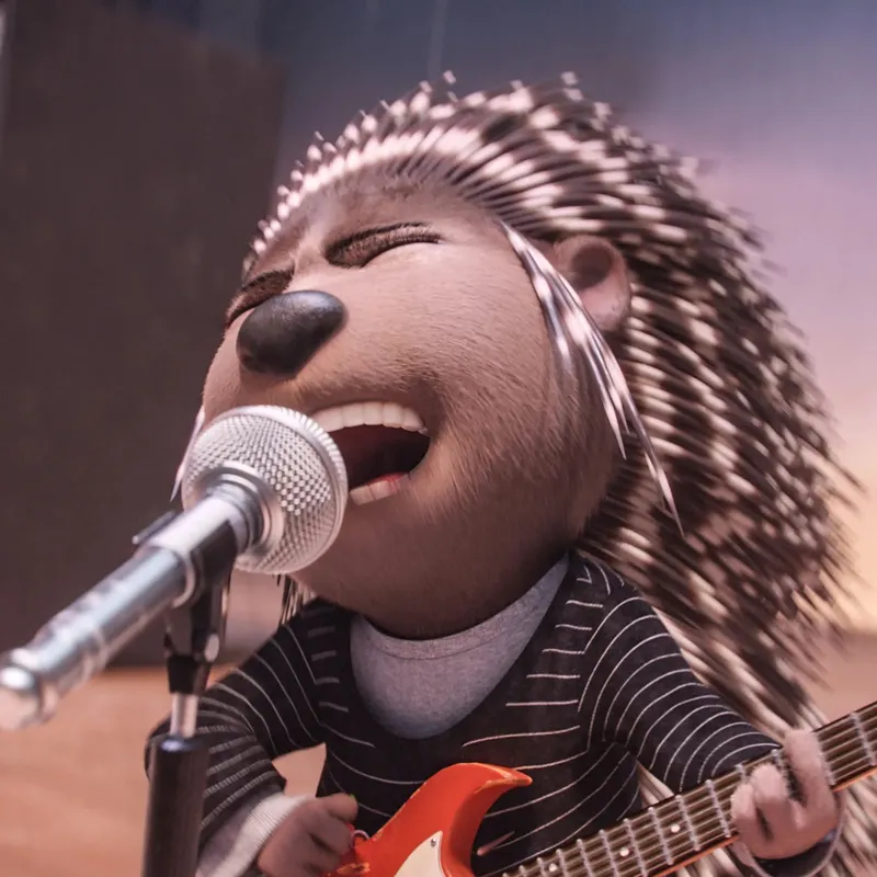 她张开嘴唱歌。