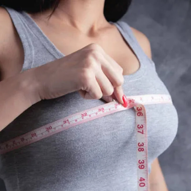 她的胸围是36英寸。