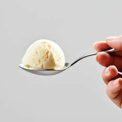 你需要一把勺子来吃冰淇淋。