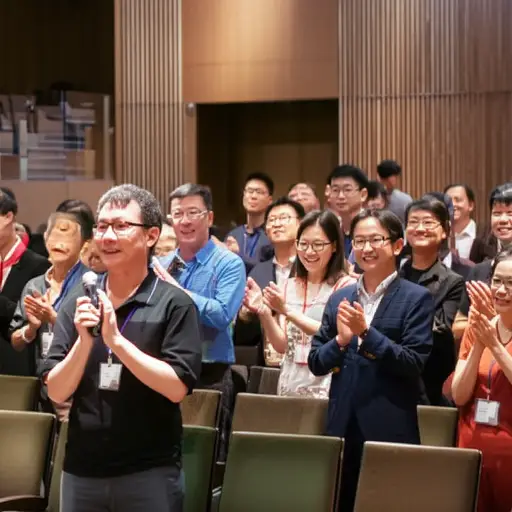 请和我一起感谢我们今晚的客座演讲者。