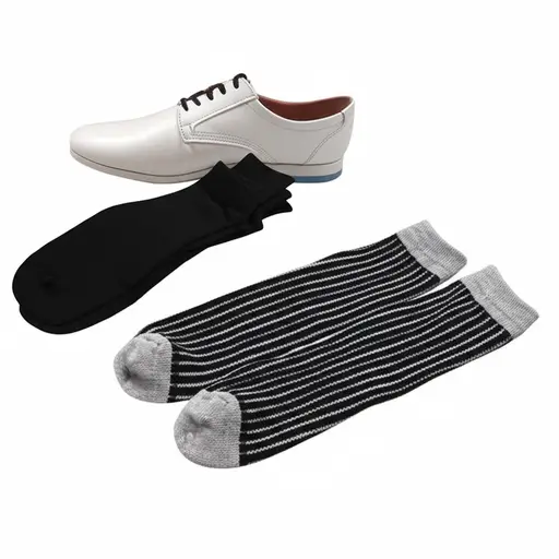 穿鞋前先穿上袜子。