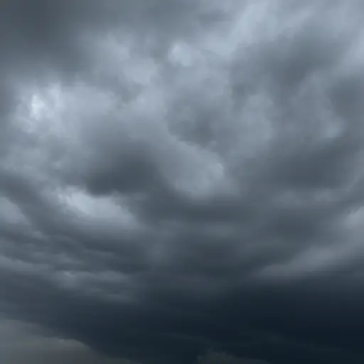 乌云布满了天空。