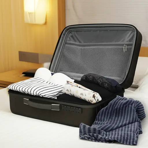 我旅行时总是多带些内衣。