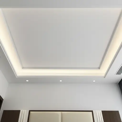 我卧室的天花板是白色的。