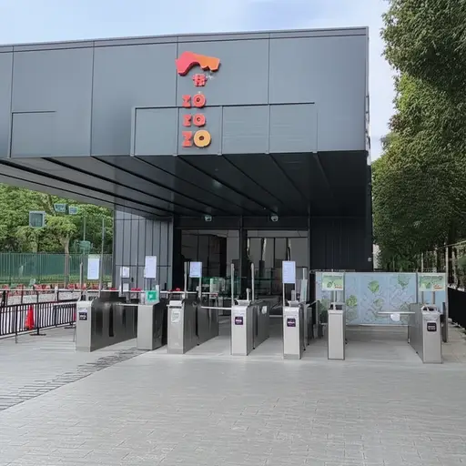 这个城市有一个很大的动物园。