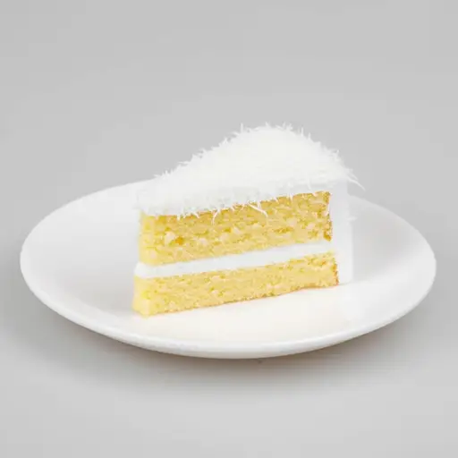 那道甜点是一块美味的蛋糕，上面撒了椰丝。