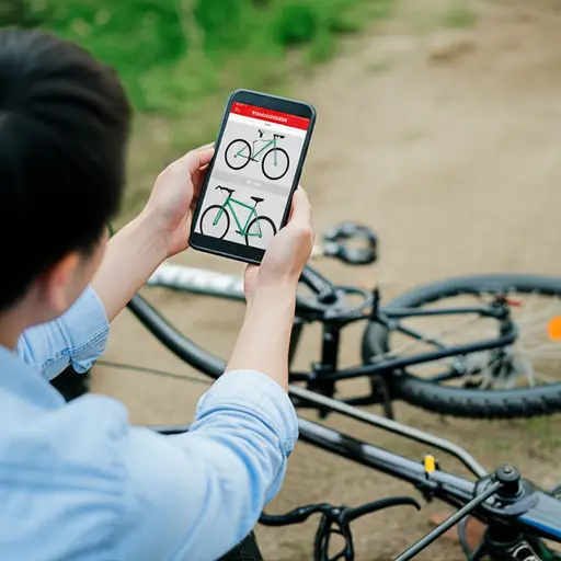 他借助一个在线教程修好了他的自行车。