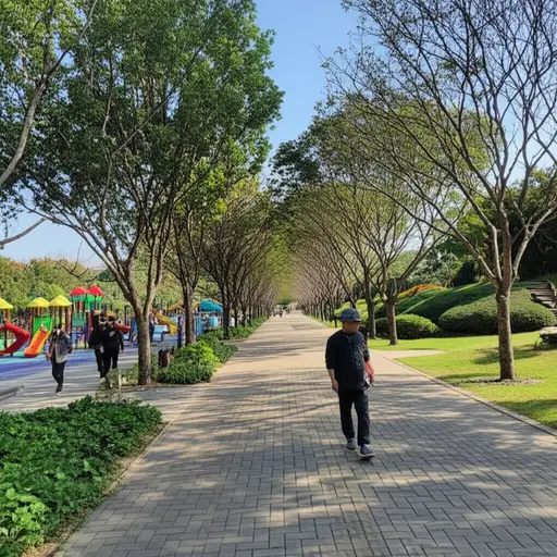 我昨天在公园看见他了。