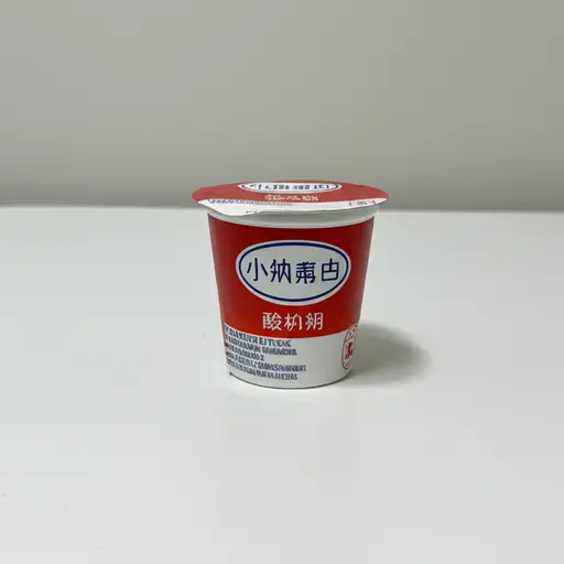 我午餐只吃了一杯酸奶。