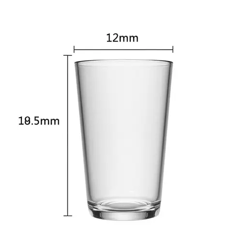 这个塑料杯子很轻。