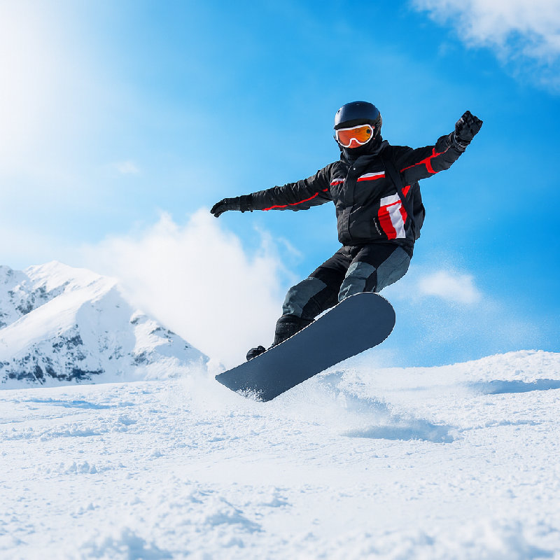 单板滑雪是冬天的流行运动。