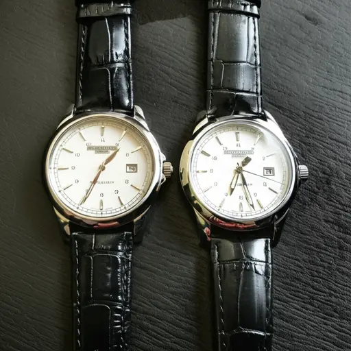 你的手表和我的手表是一样的。