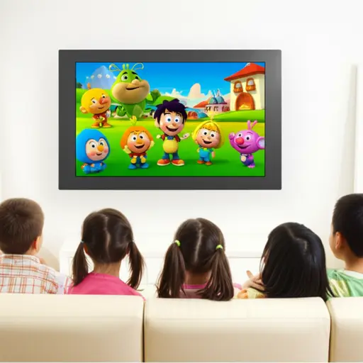 我们欣赏了一部有许多彩色角色的卡通片。