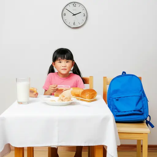 请快点吃早餐，不然上学要迟到了。