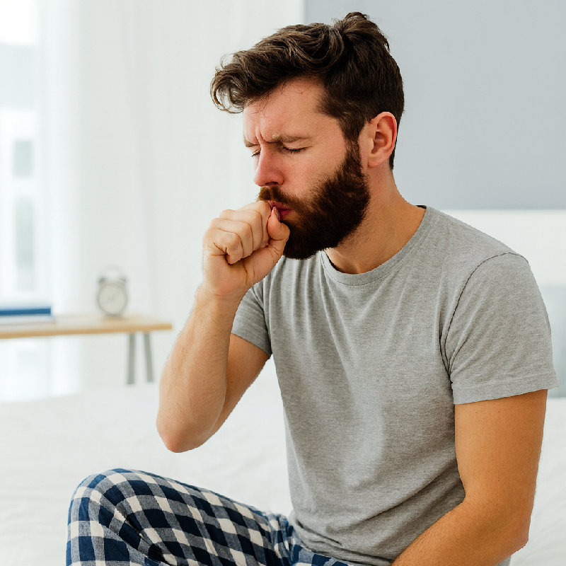 他是干咳，没有痰。