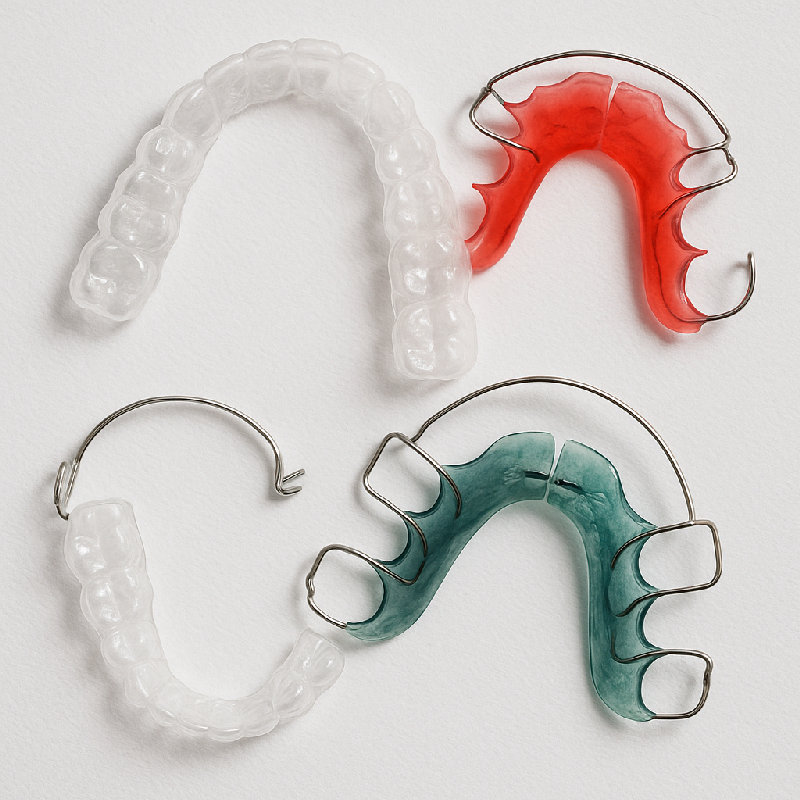 矫正器用来移动牙齿，保持器用来固定牙齿。