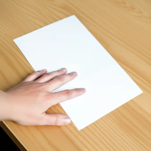 请给我一张纸。