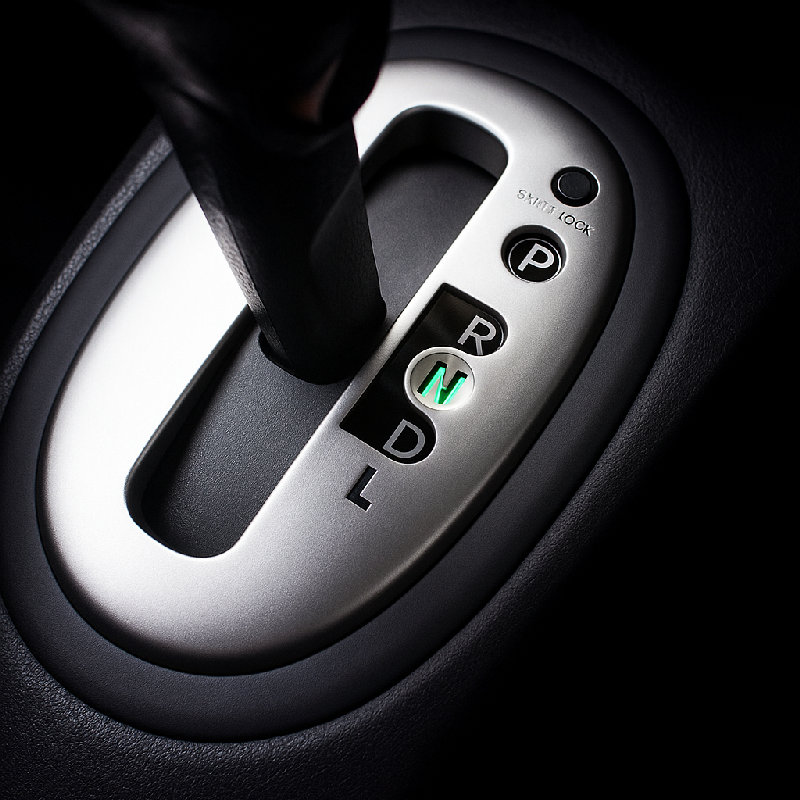 请将汽车的档位移至空档。