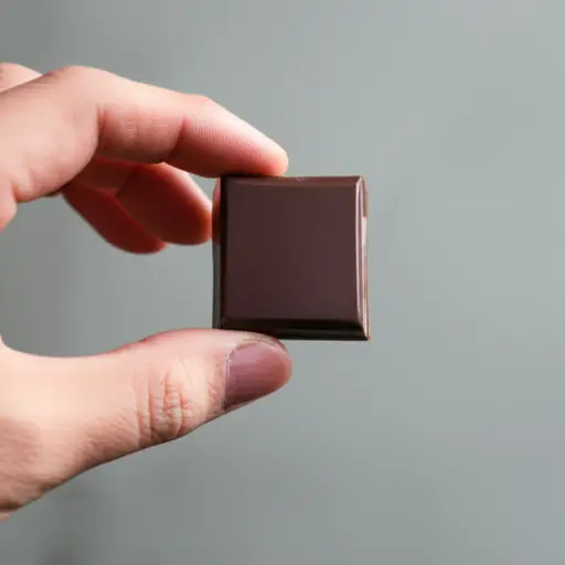 有些人喜欢黑巧克力的苦味。