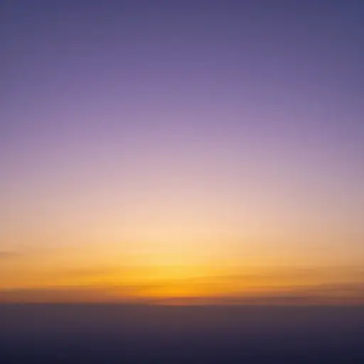 然后，在黎明时分，太阳慢慢升起，产生出从深紫色到耀眼的黄色的壮观色彩光谱。