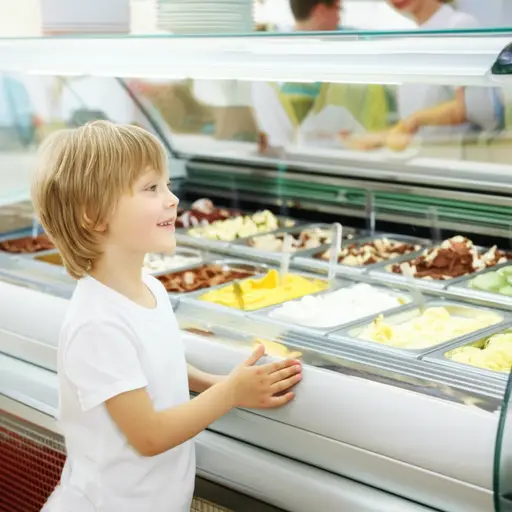 丹尼，过来选你的冰淇淋。