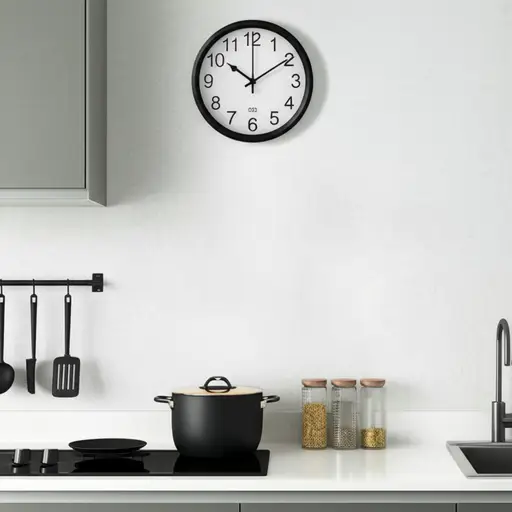 厨房的钟快五分钟。