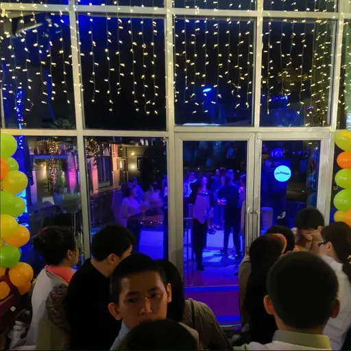 舞会很快将在俱乐部举行。