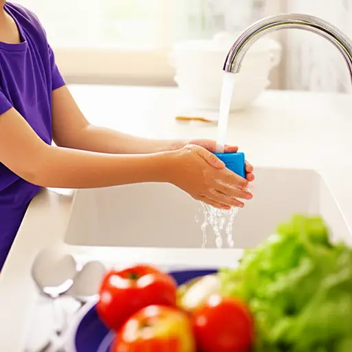 吃饭前确保你的手是干净的。