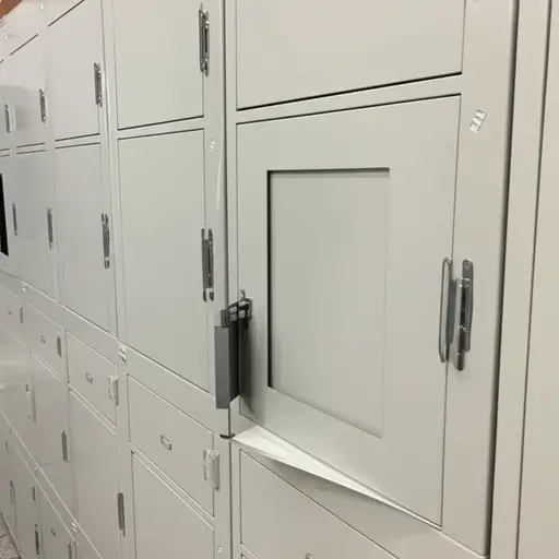 这是放你书包的地方。