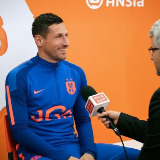 我很喜欢对那位著名足球运动员的采访。