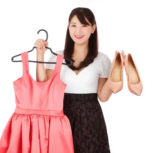 我找到了一些和那条裙子颜色完全一样的鞋子。