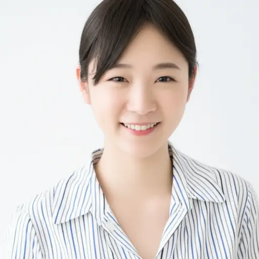 她总是在笑；她是个非常快乐的人。